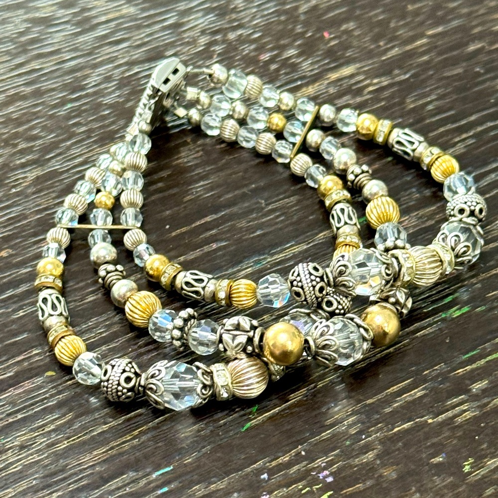 Stunning multi strand 925 beaded bracelet with gold and crystal details!